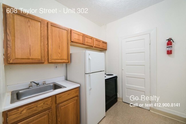 Building Photo - 608 Taylor Ave