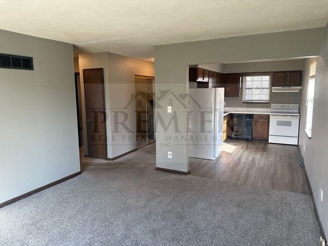 Building Photo - 1422 S Haden Ct