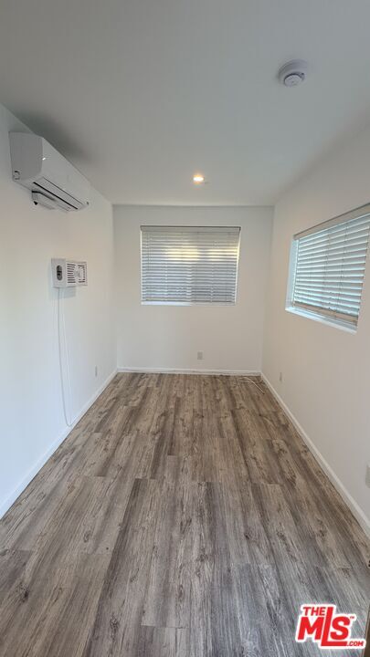 Foto del edificio - 10937 Whitaker Ave