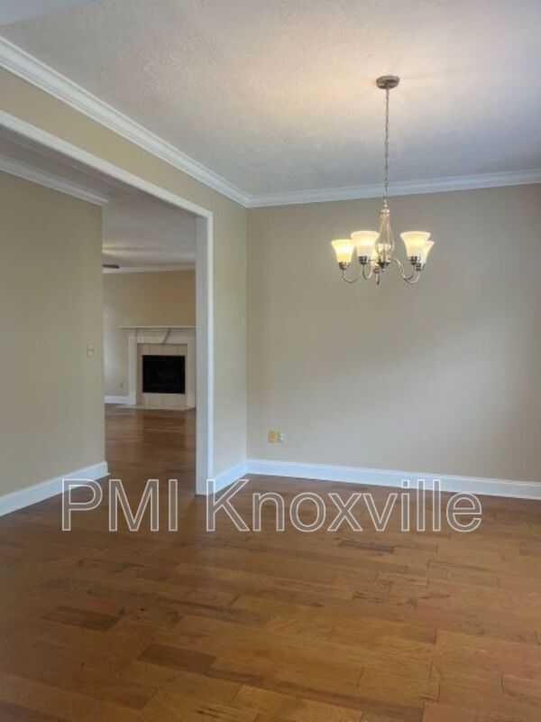 Foto del edificio - 300 English Station Rd