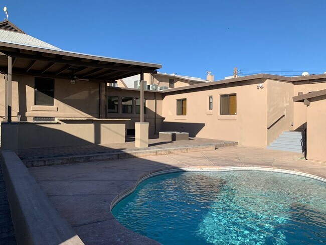 Foto del edificio - 928 E 6th St