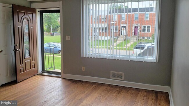 Building Photo - 3938 Chesterfield Ave