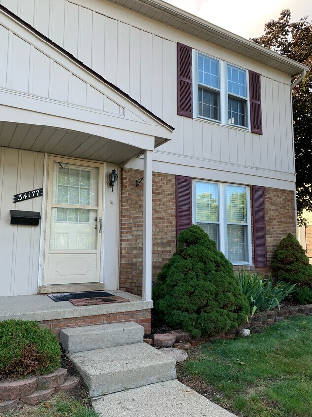 34177 Garfield Cir Unit 2, Fraser, MI 48026 Condo for Rent in Fraser