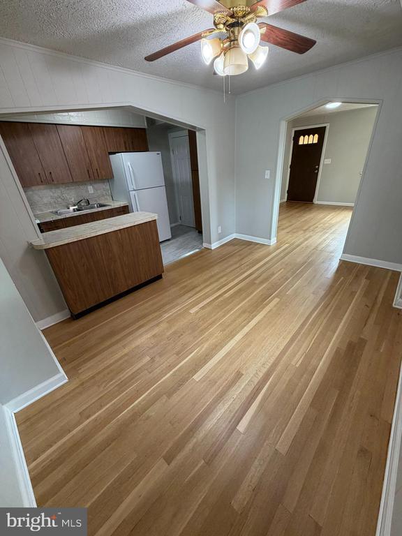 Foto del edificio - 229 Endsleigh Ave