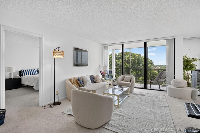 Foto del edificio - 6895 Willow Wood Dr