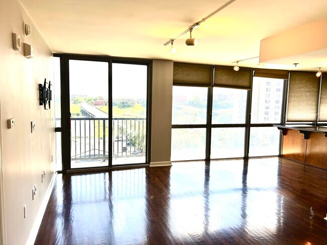 Foto del edificio - 600 Admiral Blvd