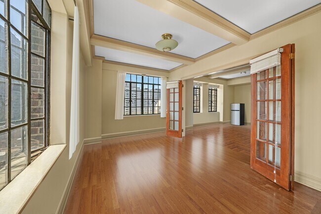 Building Photo - 320 E 42nd St
