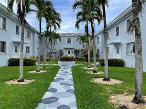 Building Photo - 530 SW 10th St