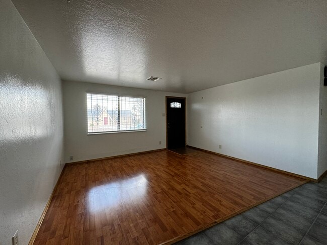 Building Photo - 908 Faye Pl NE