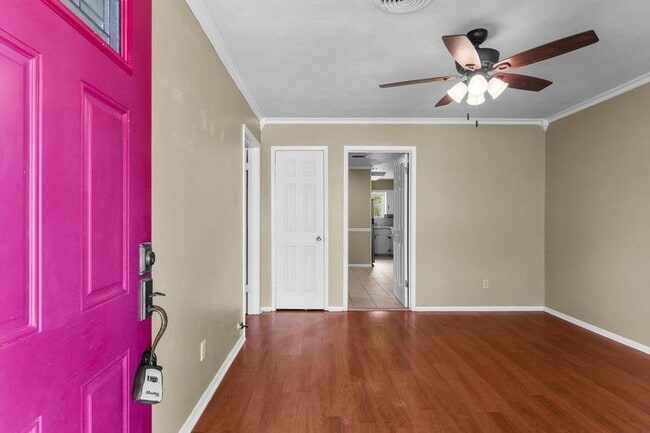 Building Photo - 807 Temple Dr