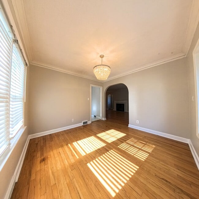 Building Photo - 3 Bedroom 3 Bathroom Home in Des Moines