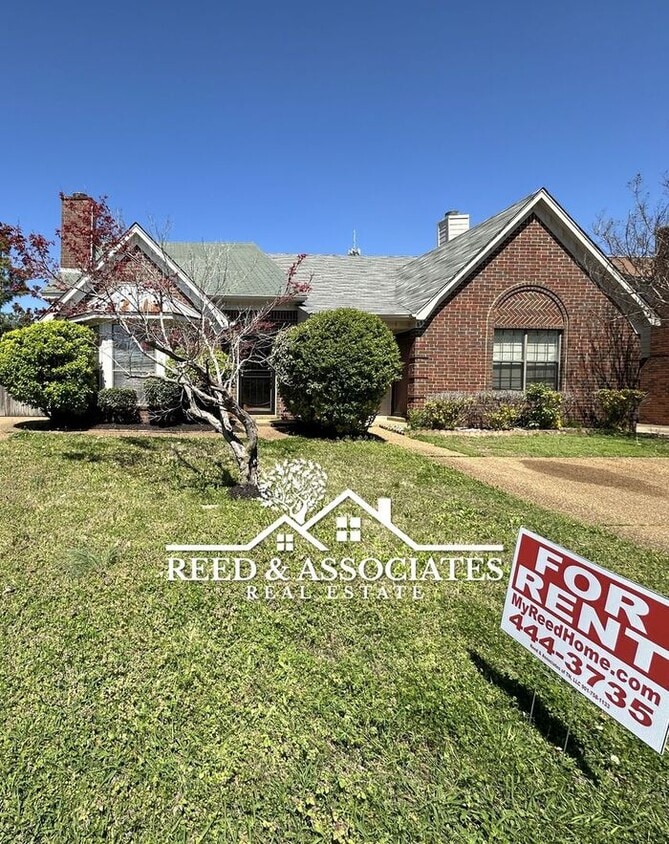 Primary Photo - Charming Town Home with FRESH NEW PAINT!