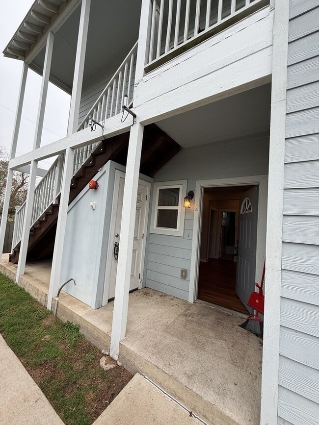 Building Photo - 430 Schmidt Rd