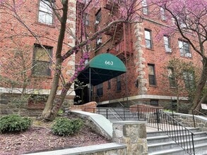 Building Photo - 663 Locust St