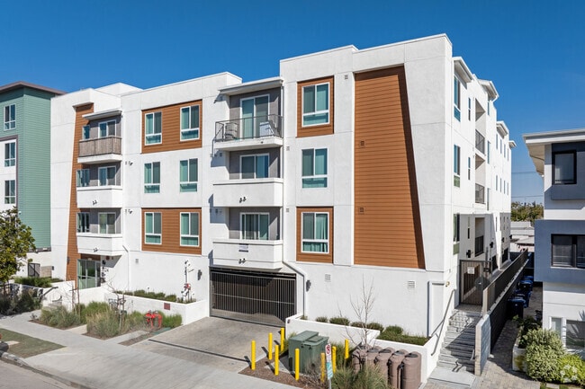 Building Photo - Discover Modern Living in This Stylish 1-2...