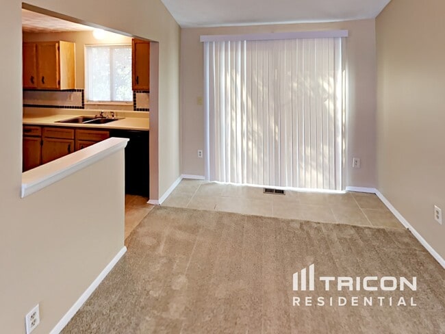 Foto del edificio - 6151 Raintree Bend