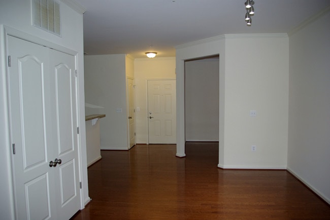 Building Photo - 43144 Sunderland Terrace