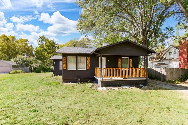 Building Photo - Charming 3-Bedroom Home with Granite Count...