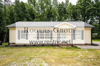 Building Photo - 300 Truelove Ln