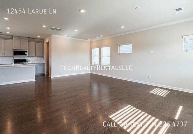 Foto del edificio - 12454 Larue Ln