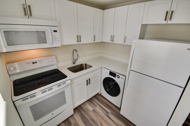 Building Photo - 3907 S Flagler Dr