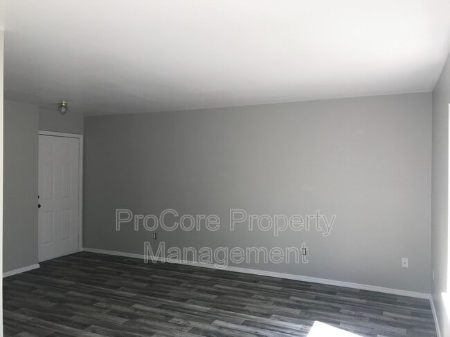 Building Photo - 319 E 39th St