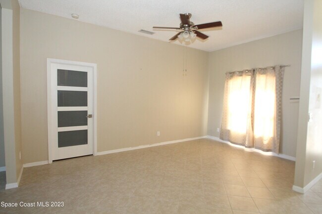 Foto del edificio - 507 Haleybury St SW