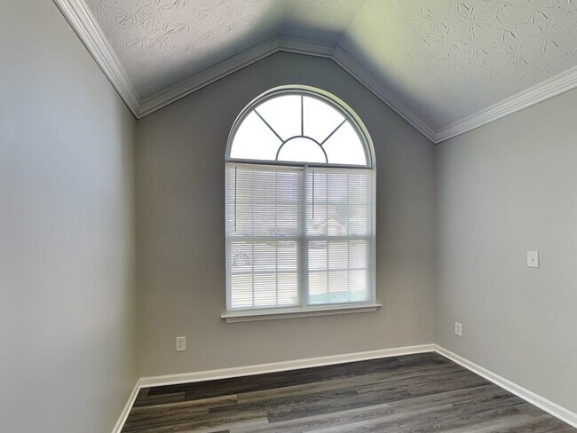 Foto del edificio - 2625 Fairstone Ave