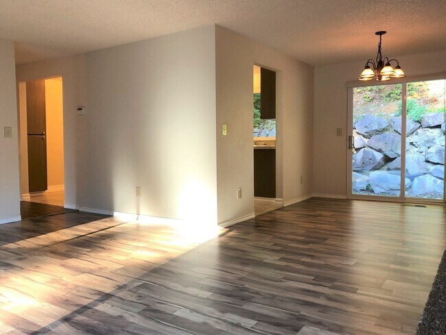 Building Photo - For Lease $2800/Mo- 3 bed 2.5 Bath Tri-Lev...