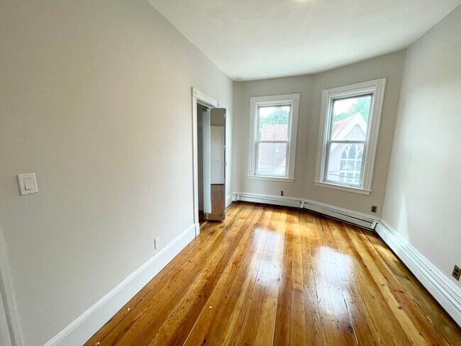 Foto del edificio - 276 E Cottage St