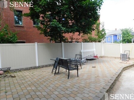 Building Photo - 168 River St