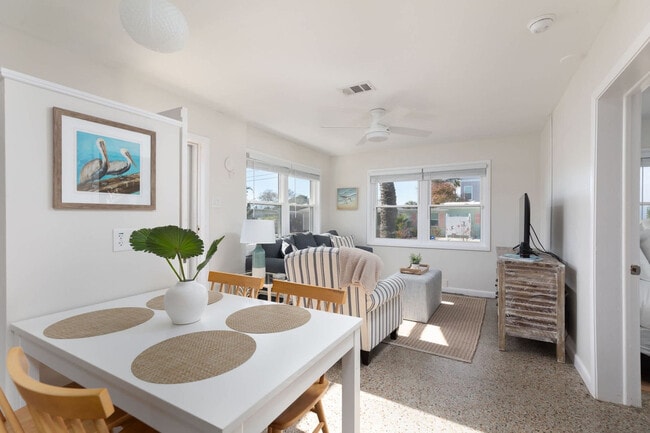 Foto del edificio - 217 Carol Pl