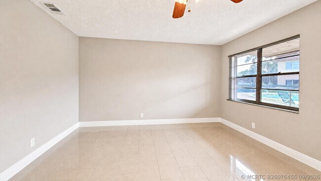 Foto del edificio - 416 Lakeside Dr