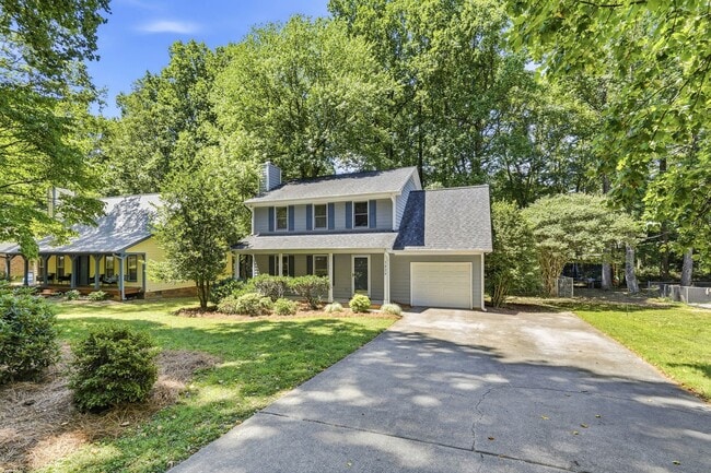 Building Photo - 1424 Brookwood Dr