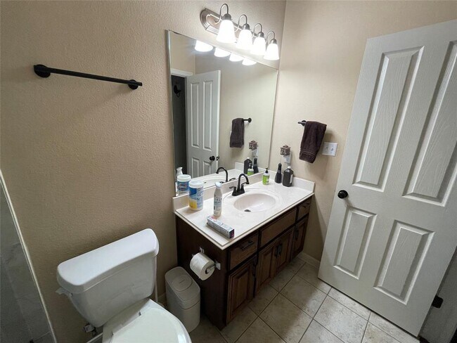 Foto del edificio - 7625 Crackling Creek Dr