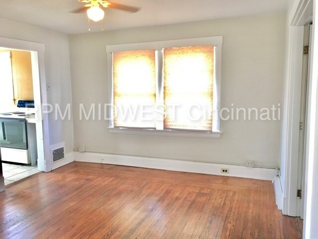 Building Photo - 1801 Weyer Ave
