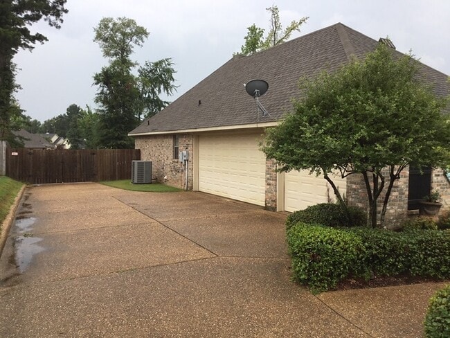 Building Photo - *BEAUTIFUL WOODLAKE SOUTH*BENTON*