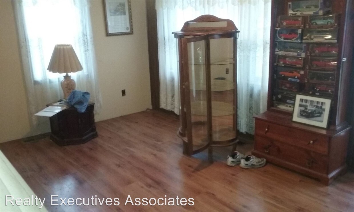 Building Photo - 3 br, 1 bath House - 804 Tiprell Road