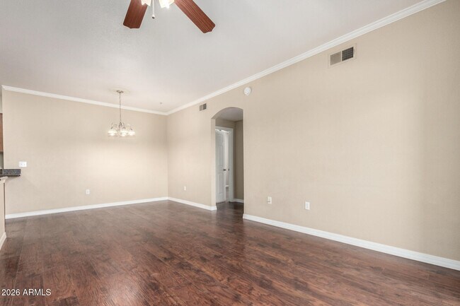 Foto del edificio - 5345 E Van Buren St