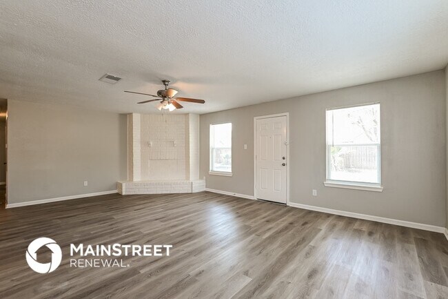 Foto del edificio - 4922 Crestway Dr