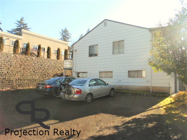 Building Photo - 10333 NE Fargo St