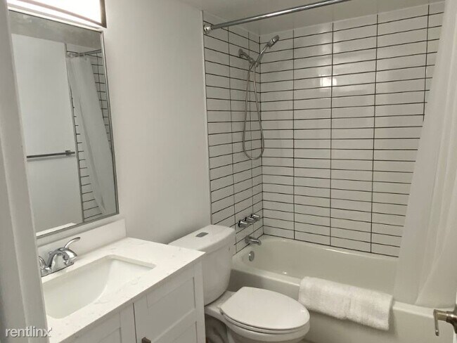 Building Photo - 2 br, 2 bath Condo - 100 Waverly way 403 U...