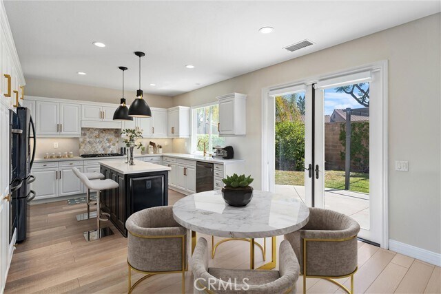 Foto del edificio - 2580 Pearblossom St