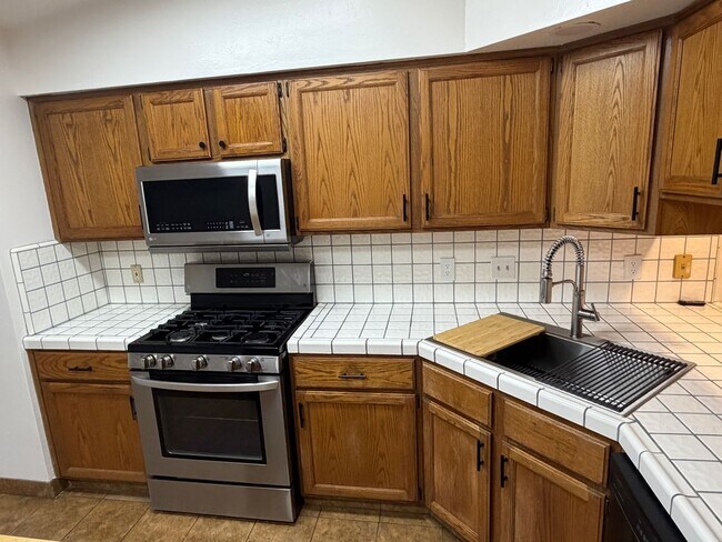 Foto del edificio - 5933 W Iris Ct