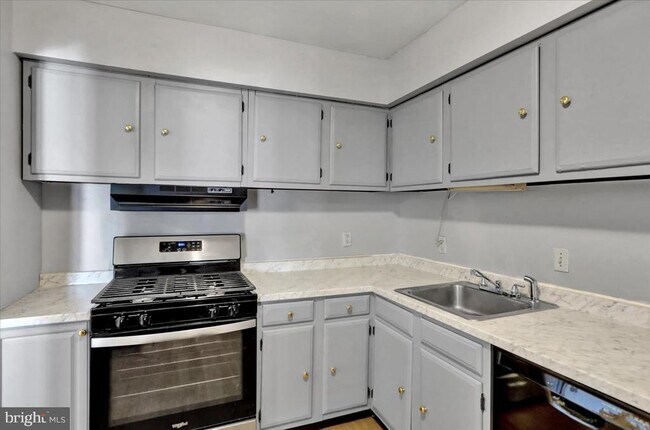 Building Photo - 2900 State Hill Rd