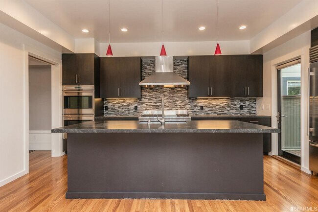 Foto del edificio - 894 35th Ave