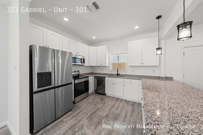 Building Photo - 323 Gabriel