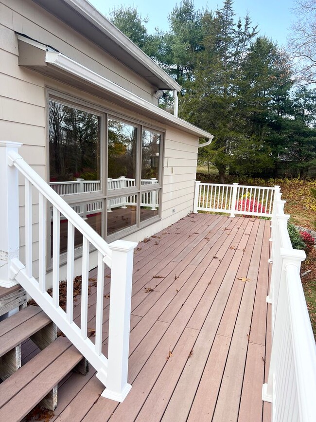 Building Photo - Single family with Connecticut River views