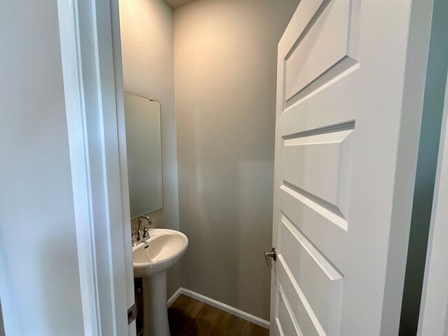 Building Photo - Beautiful and Modern 4-Bedroom Home with S...
