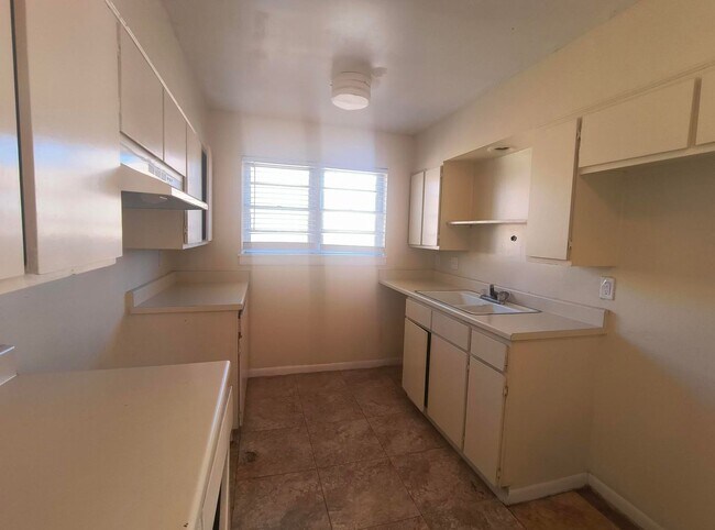 Foto del edificio - CHARMING and AFFORDABLE 3 bedroom home AVAILABLE NOW!